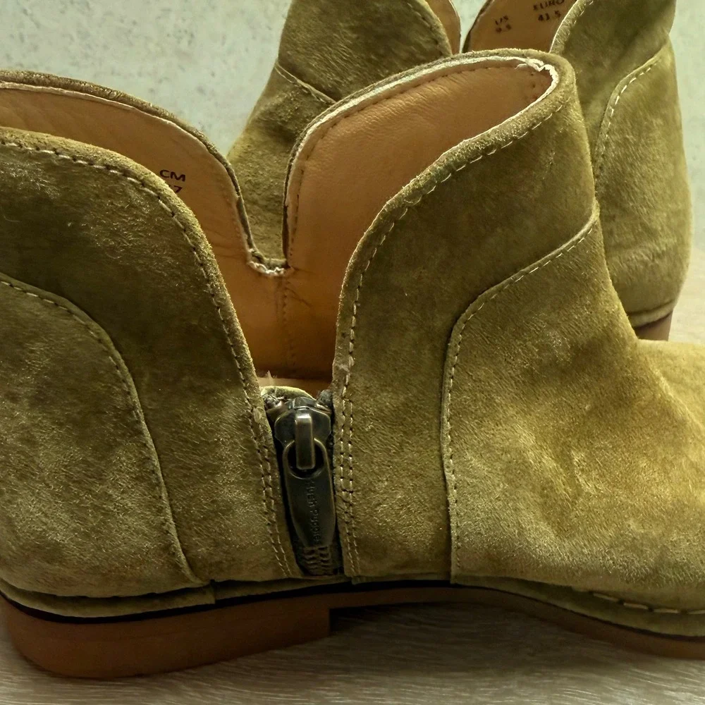 Hush Puppies 9.5 Mazin Cayto Green Earthy Boho Casual Utility Suede Ankle Boots